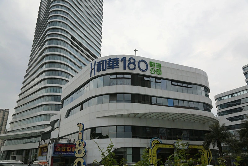 3D channel letters for Mall